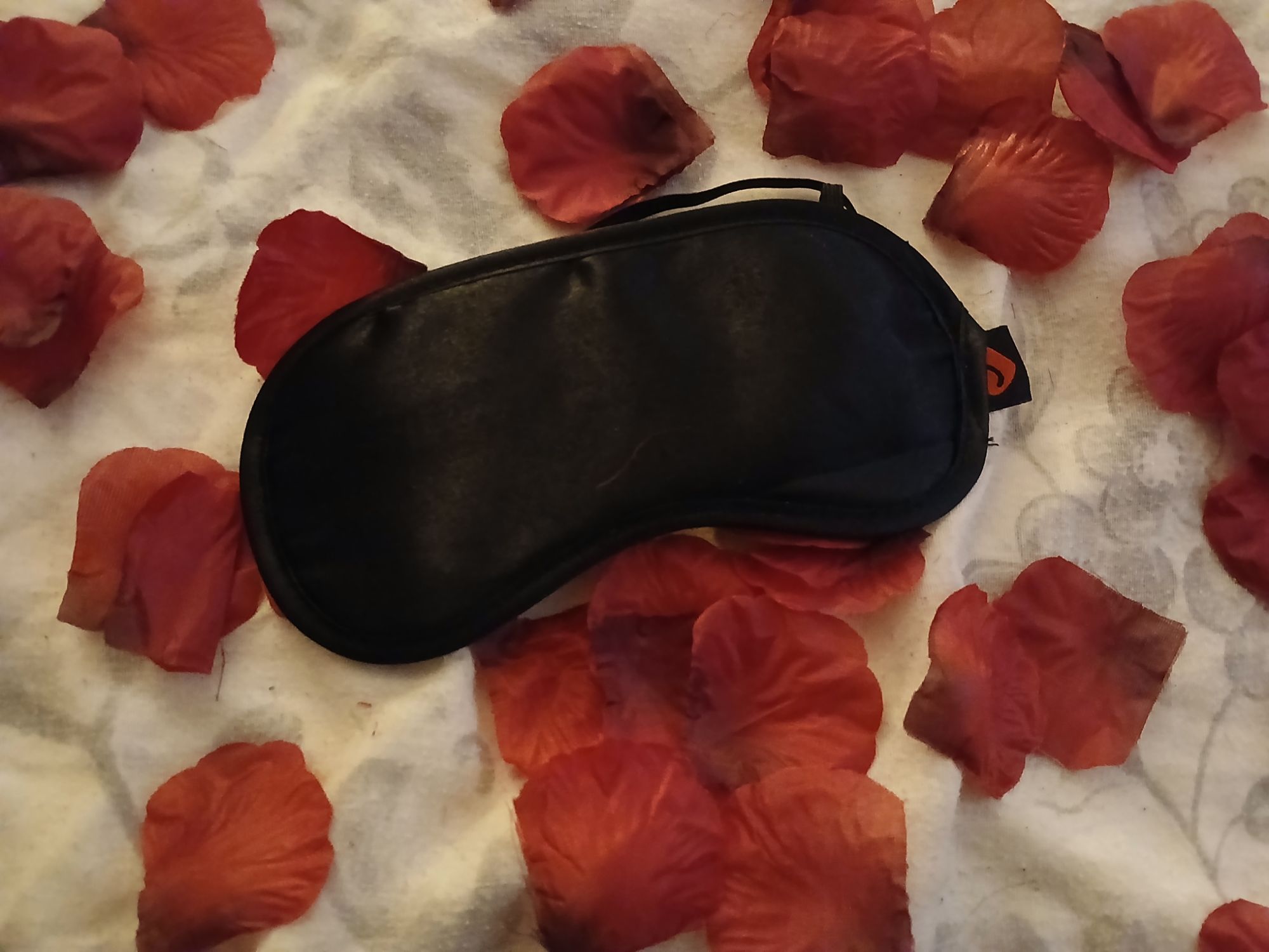 Lovehoney Oh! Satin Blindfold Review: For BDSM On A Budget